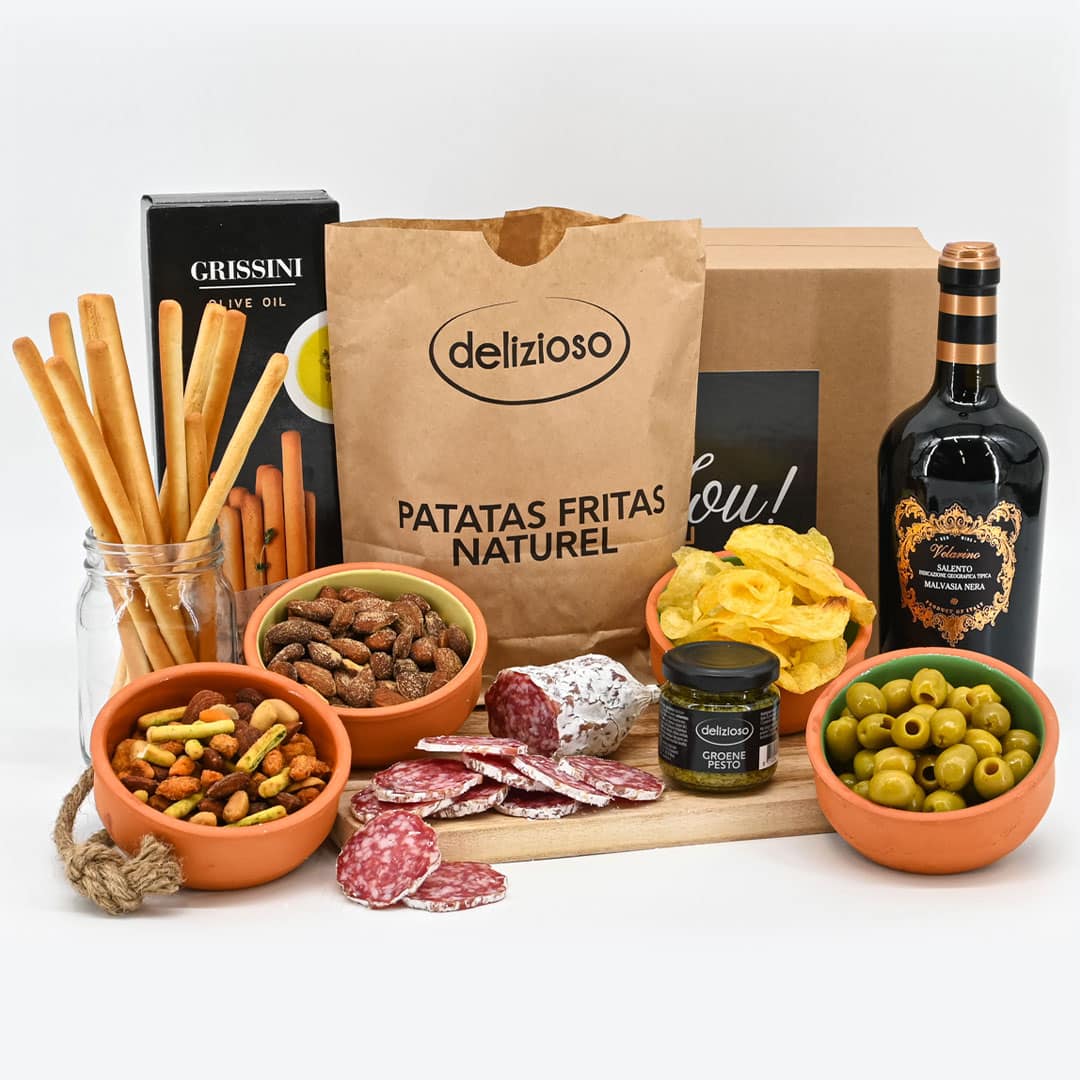 italiaans-borrelpakket-met-rode-wijn