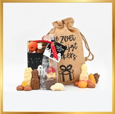 5 december Sint box met luxe Sint mix van de chocolatier, melkchocolade chocospoon, jute cadeauzak en gratis Sint wenskaart, perfect voor Sinterklaasavond.