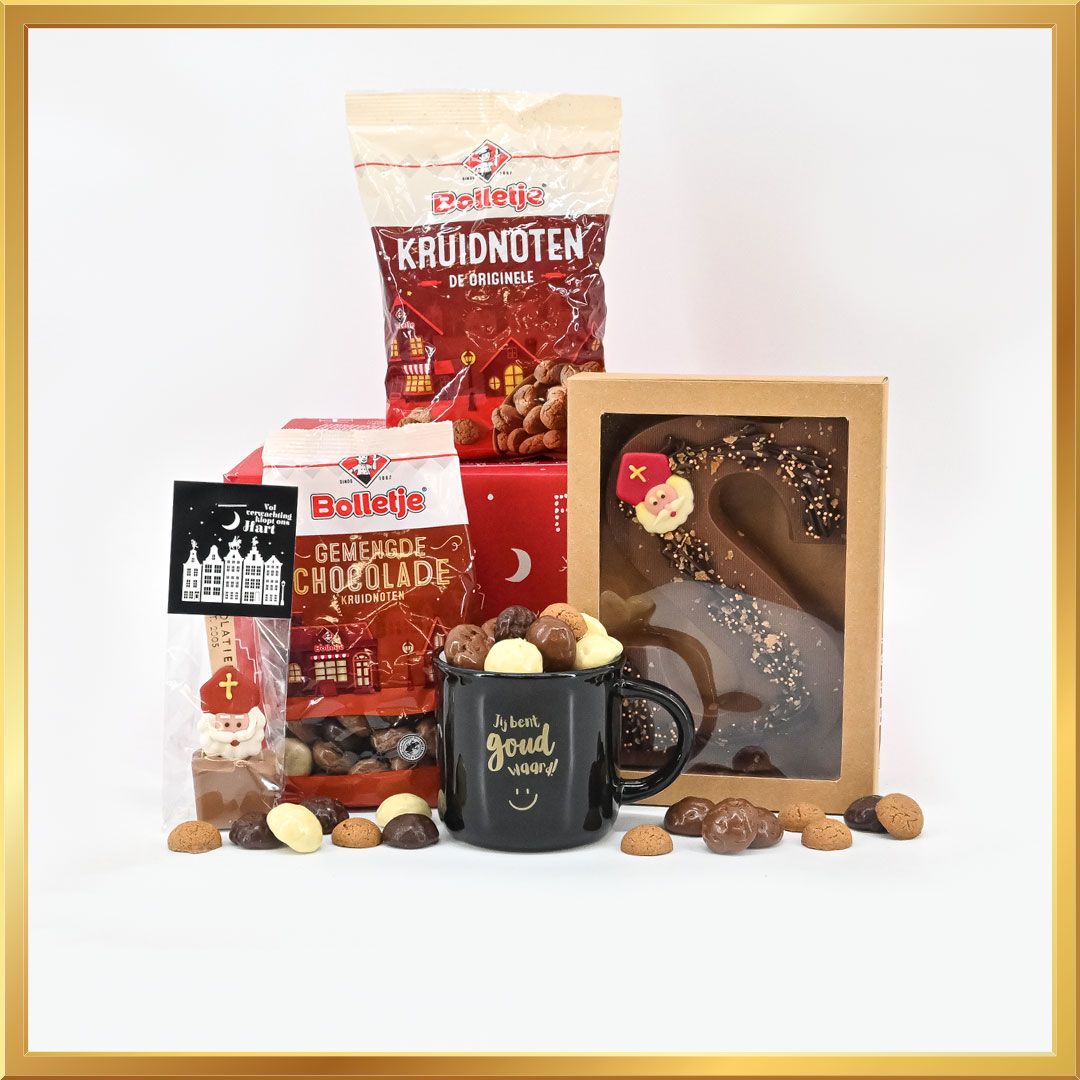 Jij bent Goud waard Sint box met koffiemok, melkchocolade spoon, chocolade kruidnoten, luxe chocoladeletter en gratis Sint wenskaart in een geschenkdoos.