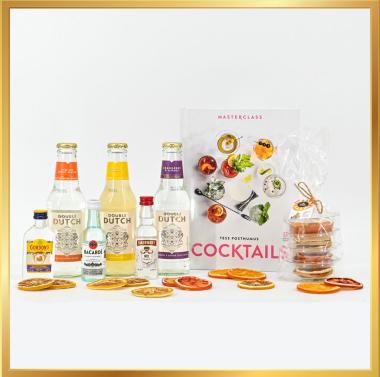 Het Cocktail Classics Kerstpakket is perfect voor zowel beginnende als ervaren cocktailmakers. Breng de kunst van het mixen naar jouw feestdagen!