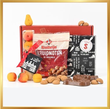 Marsepein Sint box met melkchocolade letter, kruidnoten, marsepein fruitmix in luxe doosje, verpakt in een brievenbus geschenkdoos met gratis Sint wenskaart.