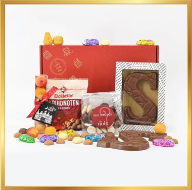 Wie zoet is krijgt Lekkers Sint box met melkchocolade letter, marsepein fruitmix, kruidnoten, chocoladekruidnoten, fondant kikkers & muizen, in een brievenbus geschenkdoos.