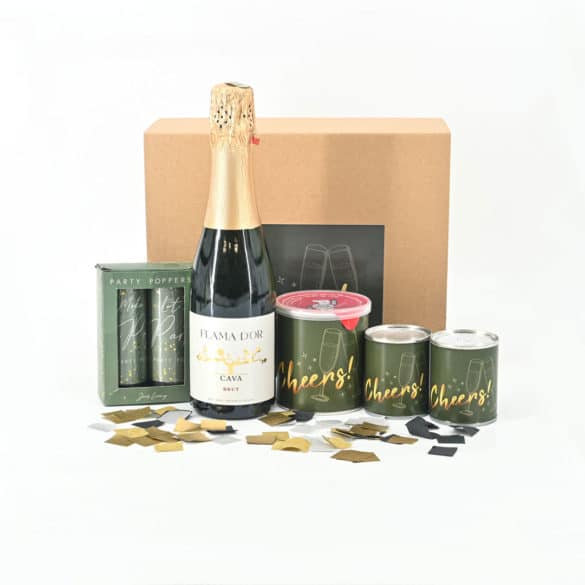 Borrelbox Proost: Luxe geschenkdoos met cava, snacks en party poppers, perfect voor een feestelijke verrassing inclusief gratis wenskaart.