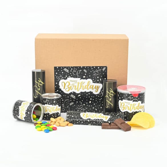 De Birthday Box: feestelijke party poppers, chocoladereep, snacks en meer in een luxe cadeauverpakking met Happy Birthday-thema.