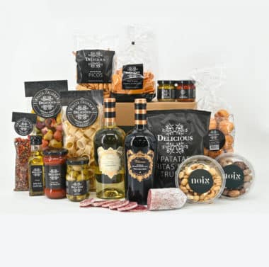 Luxe Cadeaupakket Italië met Italiaanse wijnen, delicatessen zoals pasta, tapenades, truffelchips, salami en chocolade in een stijlvolle geschenkdoos.