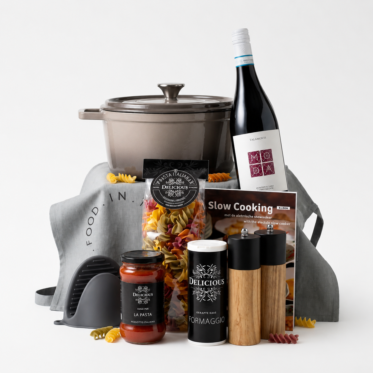 kerstpakket met braadpan, pasta en wijn