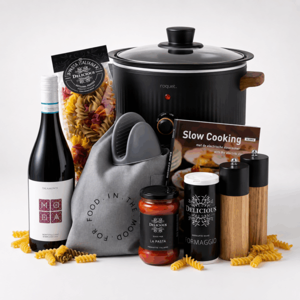 kerstpakket met slowcooker, pasta en wijn