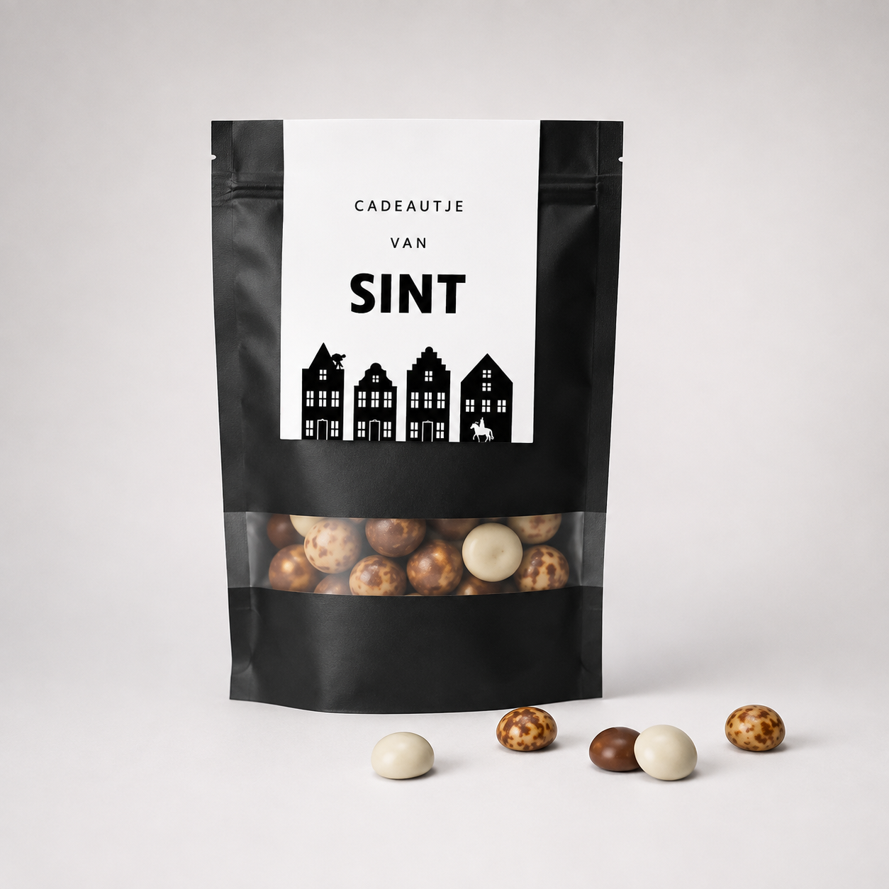 zwart zakje met sinterklaas lekkernijen
