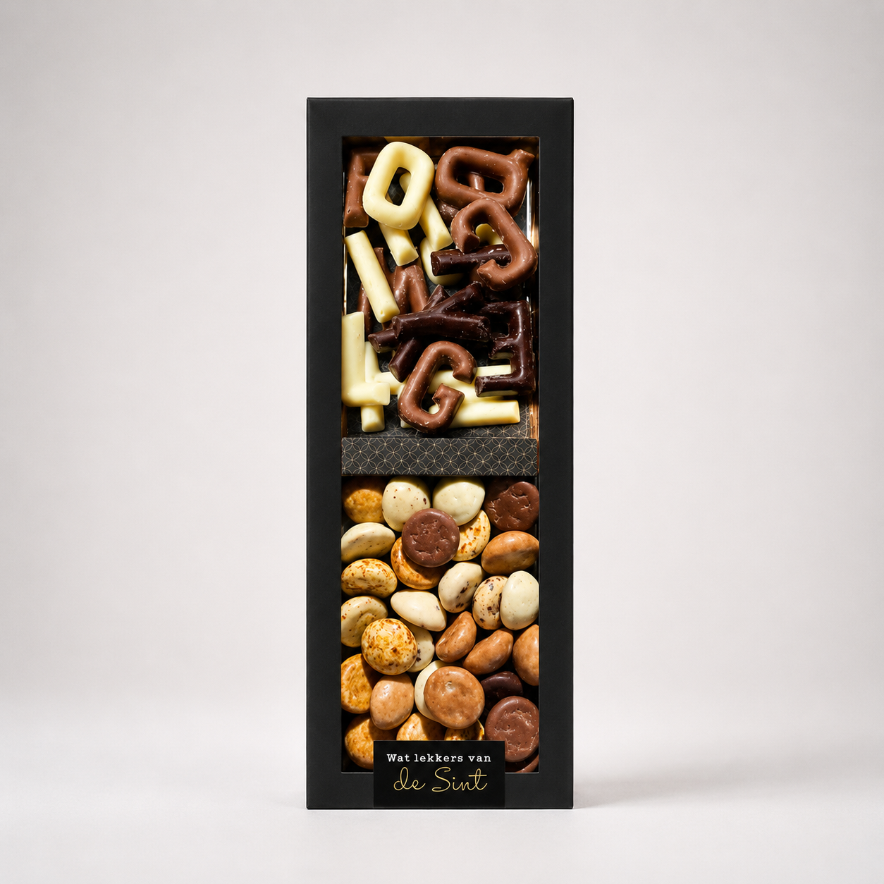 minichocoladeletters in doos met kruidnootjes